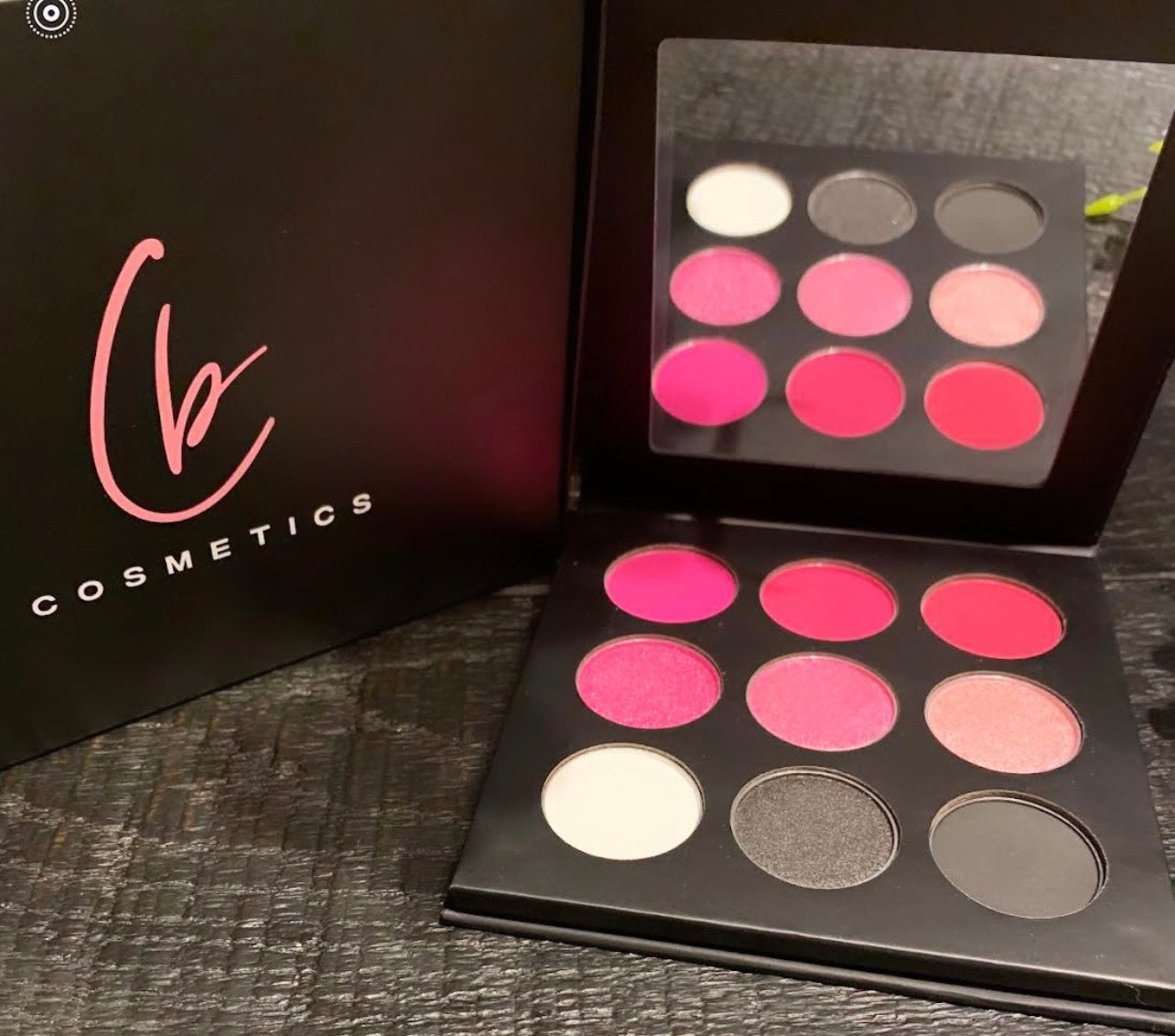 9 PAN EYESHADOW PALETTE